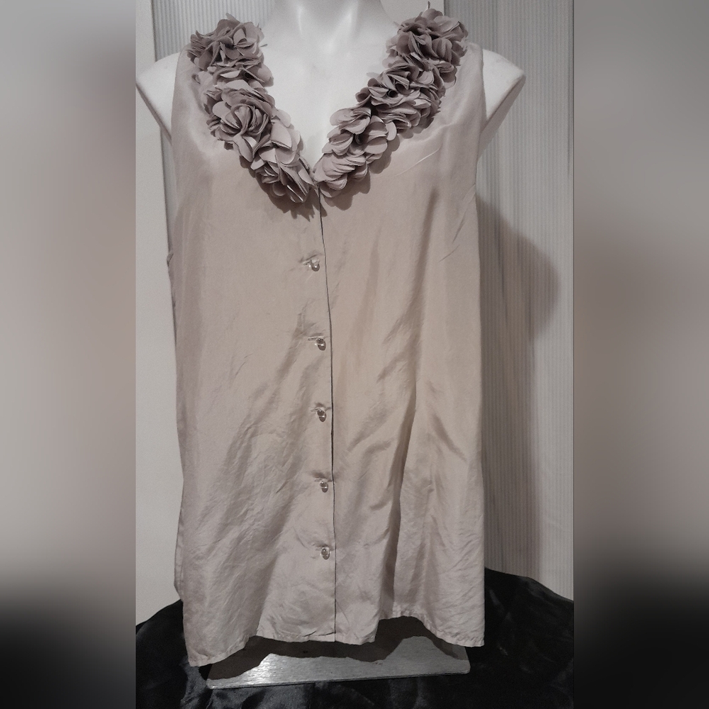 Ann Taylor- Gray Silk Sleeveless Button Up Blouse With Ruffled V-Neck, Sz LG